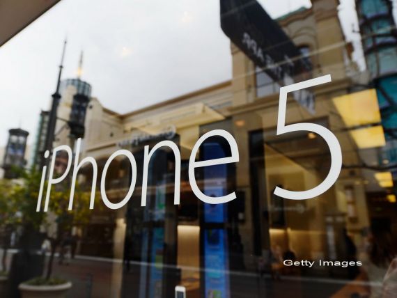 iPhone pierde teren in fata Samsung si Motorola, in perceptia americanilor