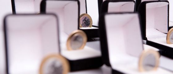 Casele de amanet, adevarate capcane pentru clienti. Cum dispare un gram de aur, intr-un material filmat cu camera ascunsa