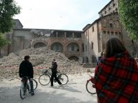 
	Cutremur cu magnitudinea de 5, in nordul Italiei. A starnit panica in mai multe orase

	&nbsp;