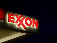 
	Criza din Ucraina pune in pericol proiectele ExxonMobil din Marea Neagra. Gigantul a cumparat drepturile pentru blocul Skifski, dupa descoperirea din 2012, din apele teritoriale romanesti
