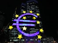 
	Euro s-a apreciat peste nivelul de 1,35 dolari pe unitate pentru prima oara din 2011
