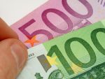 Leul recupereaza pierderea de la deschidere. Cursul a urcat nesemnificativ, la 4,382 lei/euro