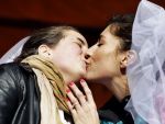 Adunarea Nationala franceza legalizeaza casatoria intre persoanele de acelasi sex
