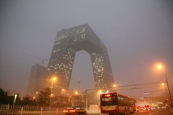 Lupta Pentru Supravietuire In Cel Mai Poluat Oras Al Lumii Un Britanic Stabilit La Beijing A Inventat Bdquo Bicicleta Care Respira Incont Stirileprotv Ro
