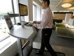 Statul pe scaun la birou ucide. Inventia care ne poate salva viata, folosita deja de Google, Microsoft si Marriott