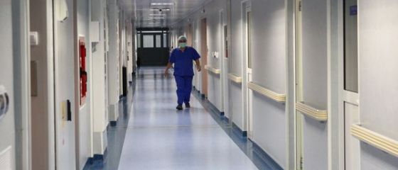 Bazarul din spital. Micile afaceri din saloanele bolnavilor infloresc sub privirea ingaduitoare a directorilor