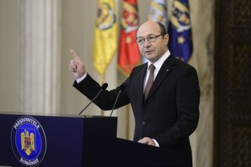 Basescu respinge Statutul Parlamentarilor