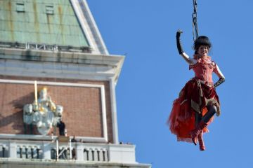 Zborul ingerului , momentul de start al Carnavalului de la Venetia, urmarit de 70.000 de turisti