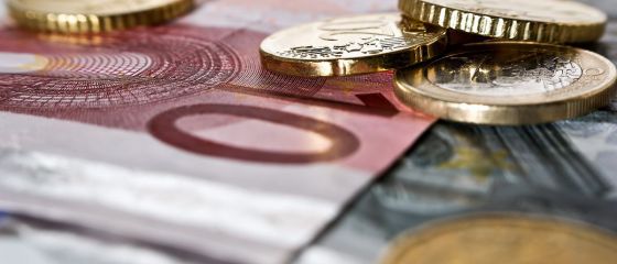 Leul isi pierde din puteri. Euro a ajuns marti la 4,3764 lei