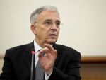Isarescu: Daca statul face politici prociclice, mai bine nu intervine pentru ca face chiar un rau