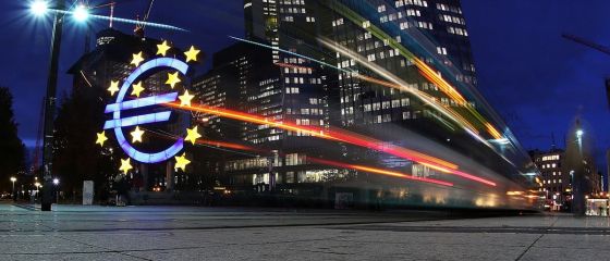 Economia zonei euro are nevoie de aprecierea monedei asa cum are nevoie de un glont in cap . BCE a mentinut dobanda la minimul record de 0,75%