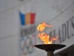 Torta olimpica a Festivalului Olimpic al Tineretului European, adusa la Guvern