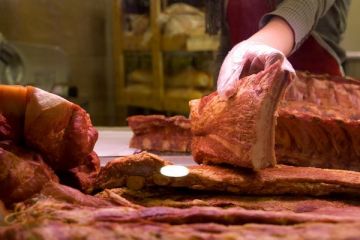 Cine spala imaginea producatorilor romani de carne? Ponta: Sa fie sanctiuni dure, sa nu mai stam cu capul in pamant