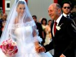 Raspunsul presedintelui Basescu atunci cand a fost intrebat daca fiica sa Elena este insarcinata
