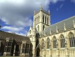 Isi risca banii si reputatia pentru a face fata crizei. In ce investeste celebra Universitate Cambridge, dupa ce guvernul i-a redus finantarea