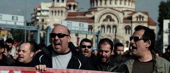 E greva generala in Grecia. Elenii, nemultumiti de costul perfuziei financiare internationale. Restrictii pe traficul aerian
