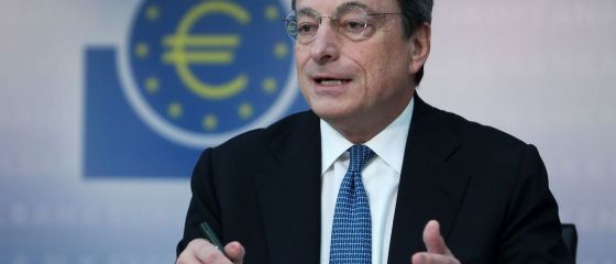 Seful BCE a incasat anul trecut 375.000 euro, dublu fata de presedintele Rezervei Federale