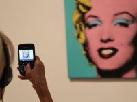 Casa de licitatii Christie s vinde, pentru prima data pe internet, tablouri de Andy Warhol