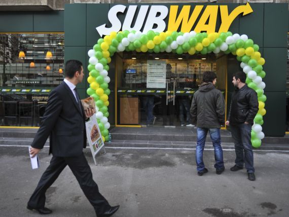 Un fost bancher face 1 mil. euro; cu doua restaurante Subway in Romania, Apple despagubeste parintii, iar McDonald rsquo;s ar putea schimba regulile jocului in industria fast food