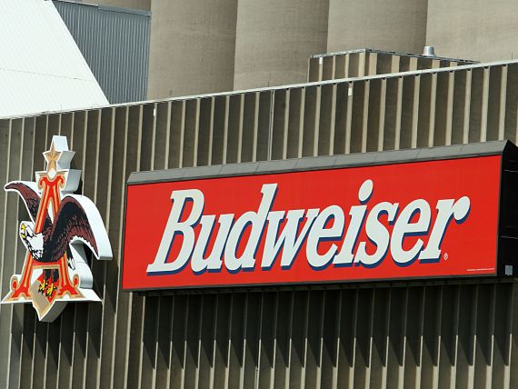 Budweiser, data in judecata pentru ca pune prea multa apa in sticle ca sa-si mareasca profitul