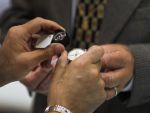Un mitropolit bulgar isi doneaza ceasul Rolex unei biserici pentru plata facturii la electricitate