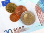 Bancile continua sa acorde stimuli financiari, supermarketurile merg dupa clienti in pietele agroalimentare, iar Groupon se prabuseste pe bursa