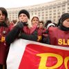 Sindicalistii de la Posta Romana protesteaza, cu cagule pe fata, in toata tara