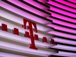 DT pune la cale cea mai mare fuziune din telecom in Romania; desfiintarea RASDAQ, tinuta la secret de Finante si CNVM, iar Apple a pierdut 265 mld. dolari si titlul de cea mai valoroasa companie