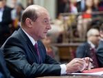 Basescu cere Parlamentului sa se adreseze marti plenului reunit
