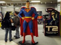 
	Masca lui Batman si pelerina lui Superman, donate Muzeului National al Istoriei Americane

