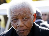Nelson Mandela a petrecut a doua noapte in spital