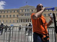 
	Grecia sa pregateste sa concedieze 150.000 de bugetari, un sfert din numarul total
