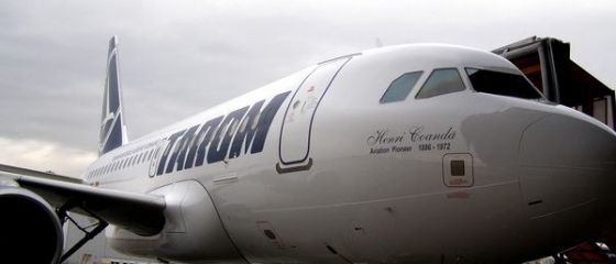 Basescu merge pentru prima data intr-o deplasare oficiala cu un zbor de linie Tarom. Cu acelasi avion calatoreste si premierul Ponta