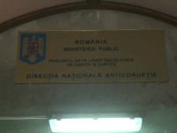 Doua judecatoare, retinute dupa ce ar fi luat mita pentru a-l ajuta pe Dinel Staicu