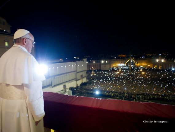 Misiunea economica a Papei Francisc I in plina criza financiara. Cum va face fata capitalismului scapat de sub control, scaderii salariilor si somajului in crestere
