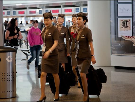 Tara unde stewardesele se lupta cu sexismul. Insotitoarele de zbor cer drepturi egale cu barbatii