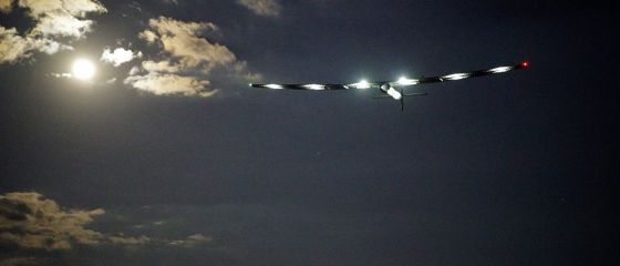 Avionul Solar Impulse 2, alimentat exclusiv cu energie solara, a traversat cu succes Atlanticul, aterizand la Sevilla