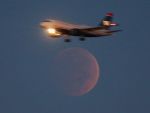 Ochelarii pentru realitate virtuala, contra raului de avion, curand disponibili in aeronave. La cat ajunge pretul
