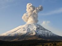 Activitatea vulcanului Popocatepetl din Mexic s-a intensificat. Cod galben de alerta in capitala situata la 73 de km