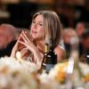 Canapeaua desenata de un roman a ajuns in livingul actritei Jennifer Aniston. Daca ai o idee buna, poti sa traiesti toata viata din ea