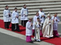 Intalnire istorica intre Papa Francisc si Papa emerit