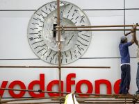 
	Vodafone ar putea vinde 45% din cel mai mare operator de telefonie mobila din SUA cu 135 miliarde de dolari
