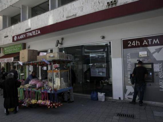 Haosul persista in Cipru. Numeroase companii sunt blocate din cauza inchiderii bancilor, magazinele si farmaciile raman fara marfa