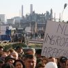 Proteste de amploare la Arpechim si Oltchim. Angajatii, nemultumiti ca nu si-au primit salariile de 3 luni