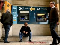 
	Bancile cipriote au fost deschise timp de 6 ore, dupa care s-au inchis, din nou, pana marti
