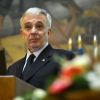 Isarescu: Am primit stiri ca unii au inceput sa sparga depozite, daca au peste 100.000, treaba lor