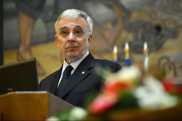 Isarescu: Am primit stiri ca unii au inceput sa sparga depozite, daca au peste 100.000, treaba lor