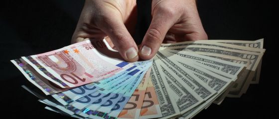 Harta salariilor din 2013, ieseanul care deschide mall de 27 mil. euro; in orasul in care tinerii lipsesc si criza financiara creste rata sinuciderilor