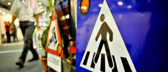 Orasul cu semne de circulatie din 2 in 2 metri. Cum a incasat o firma 20 mil. de euro din bani publici pentru semafoare si indicatoare
