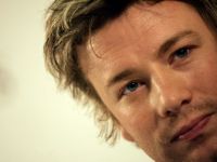 Jamie Oliver, sustinatorul cel mai infocat al hranei sanatoase, isi deschide fast food